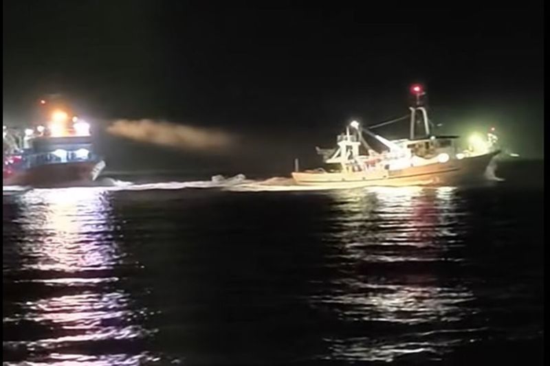 VIDEO: incident maritim în Grecia între Samothraki și Thasos, în timpul unei confruntări tensionate între pescari turci și navele grecești, cu focuri trase în aer.