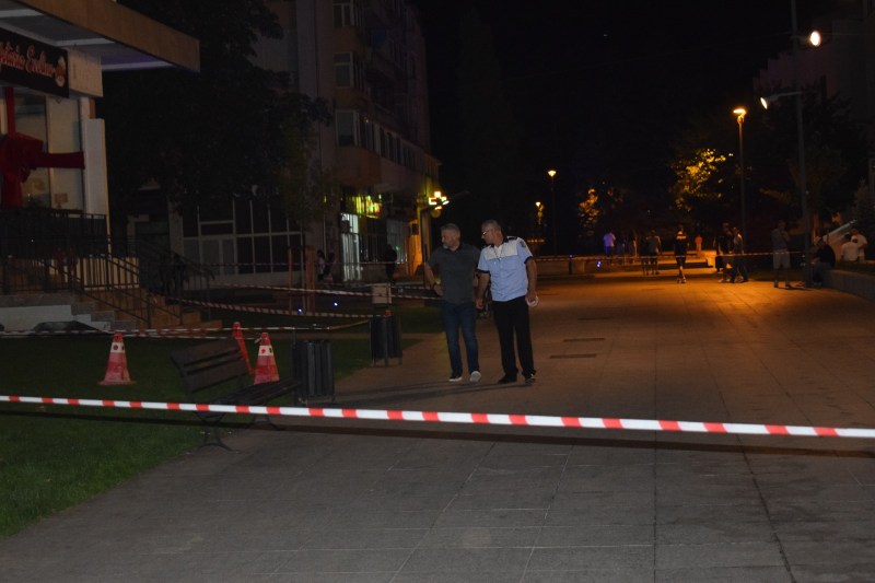 VIDEO Incident șocant în Vaslui: un copil în vârstă de 18 luni și-a pierdut viața după ce a fost electrocutat de iluminatul stradal din centrul orașului.