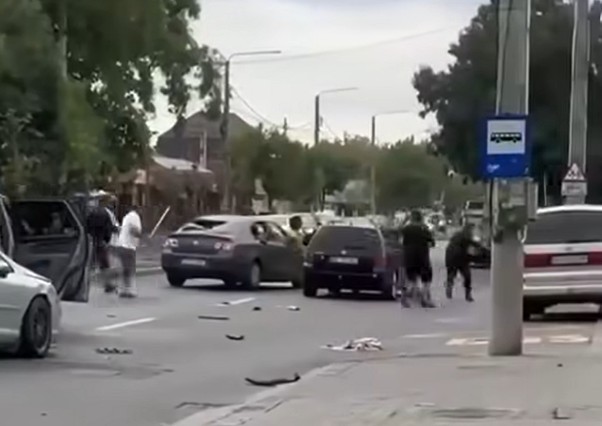 VIDEO: Violent incident pe un bulevard din Craiova — un bărbat a murit, iar alte patru persoane au fost rănite