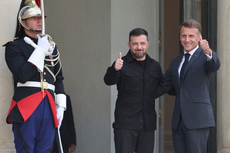 VIDEO: Zelenski, în Paris, spune că nu observă semne clare că Rusia vrea să pună capăt conflictului; ce garanții de securitate i-a transmis Macron Ucrainei.